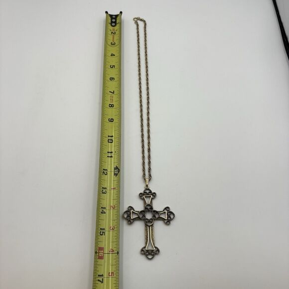 Sarah Coventry Limited Edition 1973 Gold Tone Cross Pendant Necklace - Picture 6 of 6